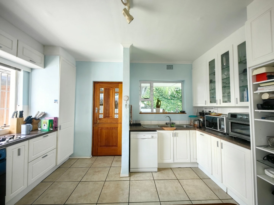 To Let 3 Bedroom Property for Rent in Gordons Bay Village Western Cape